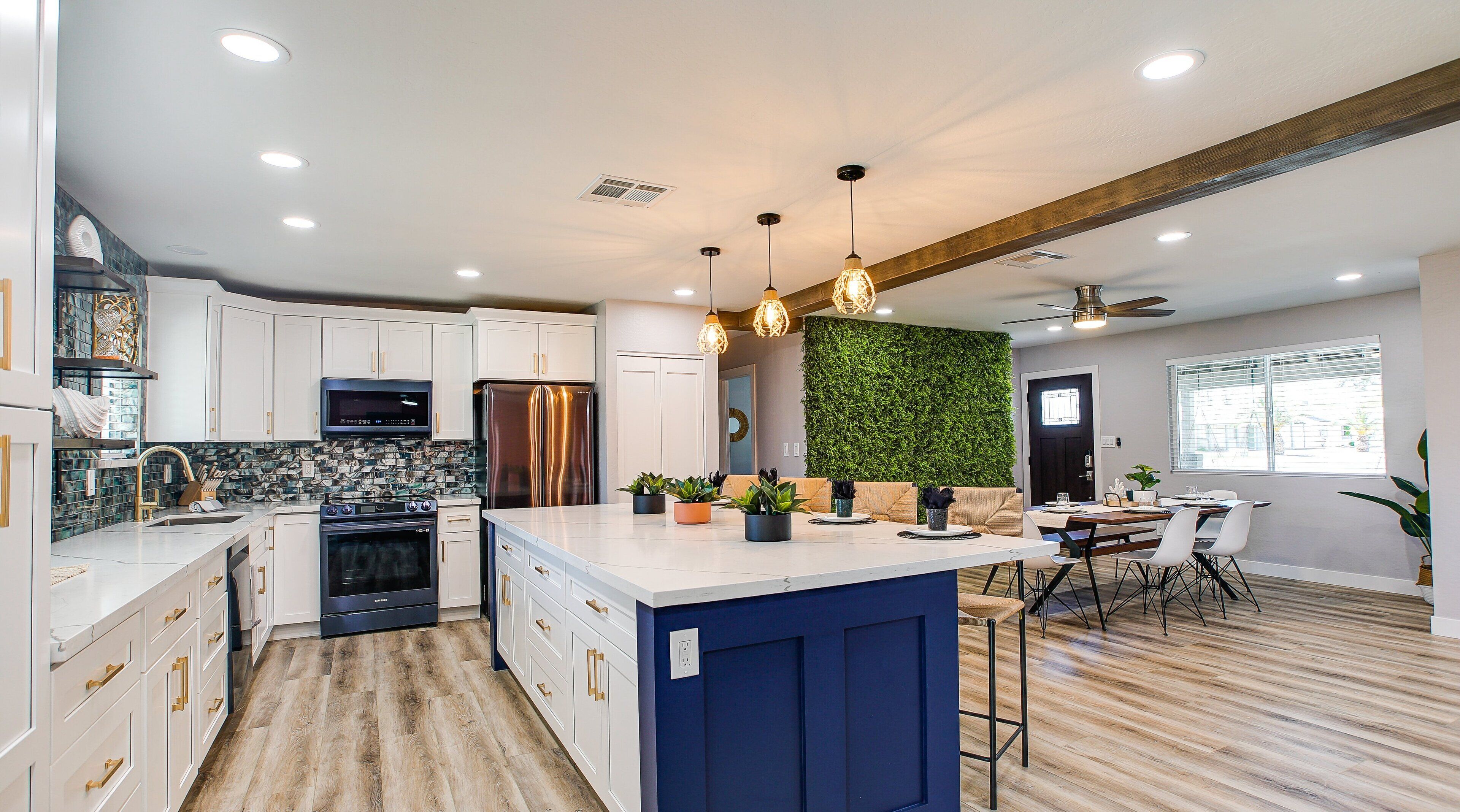 ハウス ベッド (複数台) パティオ シティビュー (Laurel Gilbert) | 専用キッチン | コーヒー / ティーメーカー