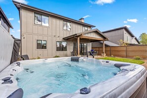 Ferienhaus, Mehrere Betten, Whirlpool, Bergblick (Magnolia Flagstaff) | Außen-Whirlpool