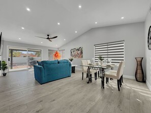 Casa, várias camas, acesso à piscina, vista para a cidade (Lakewood Sun Lakes) | Parte interna