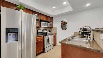 Condo, 1 King Bed with Sofa bed, Pool Access, City View (Camelback #102 Phoenix) | Private kitchen | Coffee/tea maker