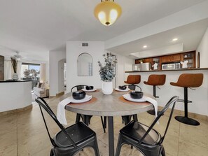 Condo, 1 King Bed with Sofa bed, Pool Access, City View (Camelback #102 Phoenix) | In-room dining