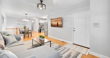 4 br/3ba, Great for Large Groups, Garage Parking. Spacious and updated!