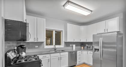 4 br/3ba, Great for Large Groups, Garage Parking. Spacious and updated!