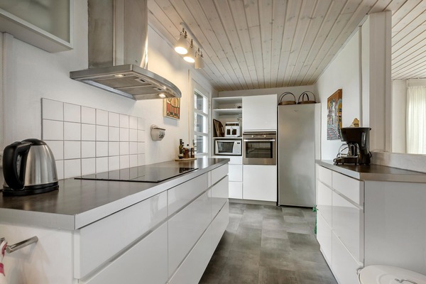 Frigorífico, lavavajillas y cafetera o tetera