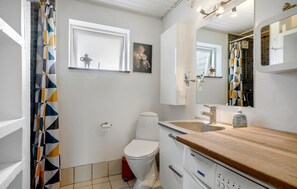 Shower - 3 bedroom beautiful home in Allingåbro (Allingåbro)