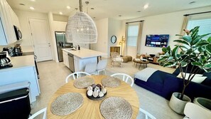 Smart-tv och bordsfotboll