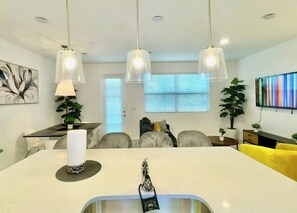 Interior - King Beds Lux Resort Disney Epcot Pool Gym Golf (Davenport)