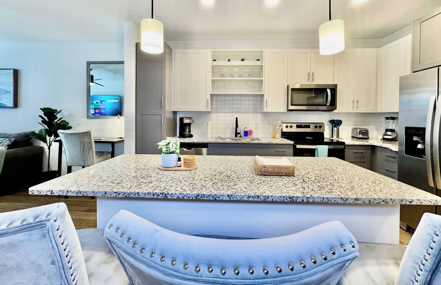 Køleskab, mikrobølgeovn, ovn, kogeplade