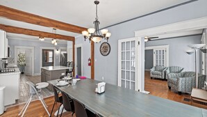 A modern kitchen with a central island, wooden beams, and pendant lighting. - 6 Min to Ark! Accommodates 17! (Williamstown)