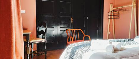 3 Schlafzimmer, Schreibtisch, Bügeleisen/Bügelbrett, WLAN