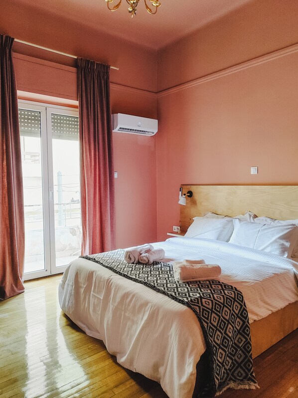 3 bedrooms, desk, iron/ironing board, WiFi