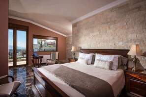 5 habitaciones, tabla de planchar con plancha, wifi y ropa de cama 