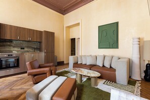 总统公寓 | 起  居区 | 平板电视、办公室