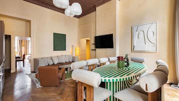 Televisión de pantalla plana, oficina