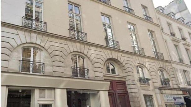 A multi-story building with a ground-floor boutique store, large windows, and a prominent entrance. - Hotel My Paris - Grands Boulevards (Paris)