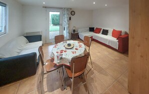 Interior - 1 bedroom amazing home in Bléré (Bléré)