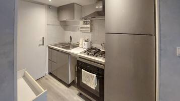 Réfrigérateur, four, plaque de cuisson, cafetiÚre/bouilloire