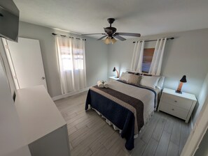3 bedrooms, desk, iron/ironing board, free WiFi - Spacious Family Home Near Hospitals, USF, & Parks (Tampa)