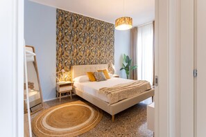 2 bedrooms, internet, bed sheets