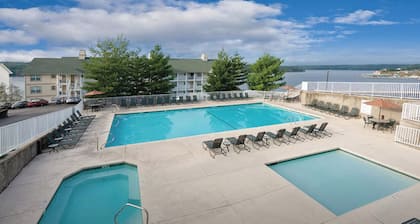 Charming 2-bedroom resort with WiFi, fitness room in enjoyable Osage Beach