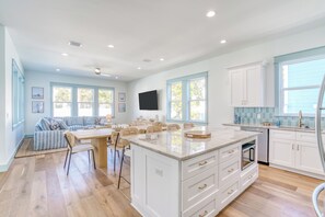 Interior - Spacious 10-bedroom house with carriage. Pool and spa with Deeded beach access! (Santa Rosa Beach)