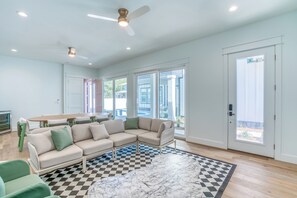 Smart-tv en een tafeltennistafel