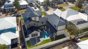 Exterior - Spacious 10-bedroom house with carriage. Pool and spa with Deeded beach access! (Santa Rosa Beach)
