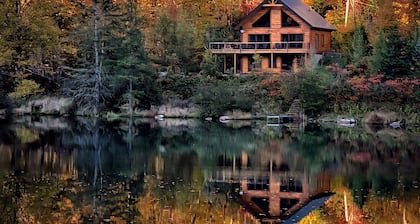 An enchanting wooden chalet for a relaxing stay in the heart of nature.