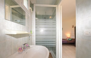 Shower - Gorgeous home in OLETTA (OLETTA)
