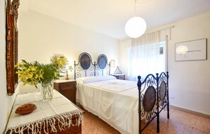 2 slaapkamers, reisbedje, gratis wifi, beddengoed
