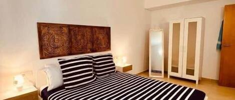 2 chambres, fer et planche à repasser, accès Internet, draps fournis