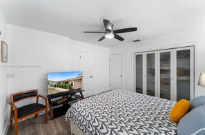 2 habitaciones, tabla de planchar con plancha, wifi y ropa de cama 