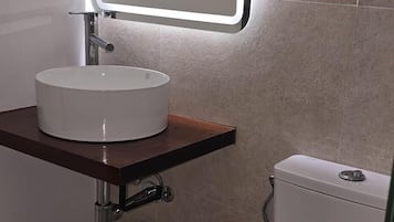 Hårføner og håndklær