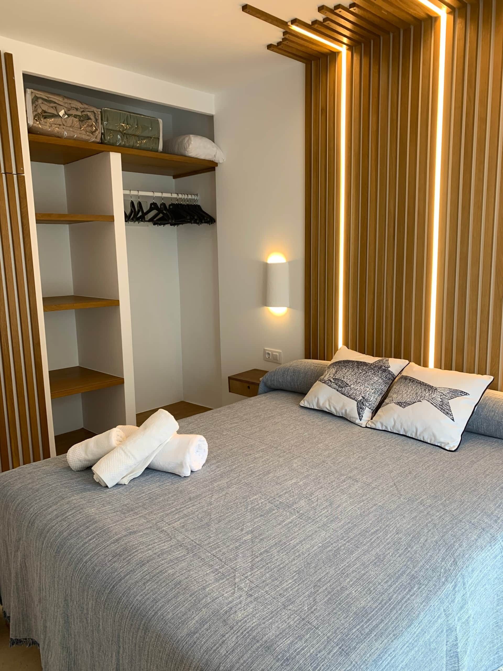1 habitación, tabla de planchar con plancha, wifi y ropa de cama 