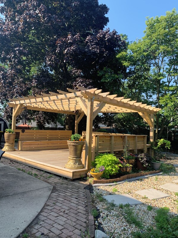 Property grounds - Near O’Hare, King Bed, Spacious, Great Backyard, WiFi, AC (Wood Dale)