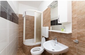 Shower, hair dryer - Beautiful home in Supetar (Supetar)