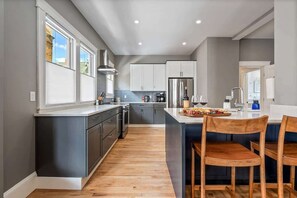 Fridge, microwave, oven, stovetop - Spacious 3BR | Parking | W/D | 10 Min to Downtown (Portland)