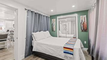 4 bedrooms, iron/ironing board, WiFi, bed sheets