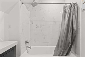 淋浴设施、吹风机