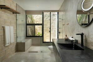 Douche, sèche-cheveux, serviettes fournies