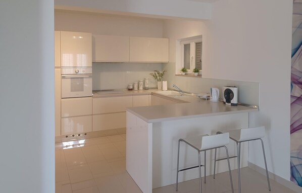 Refrigerador, horno, parrilla de estufa y lavavajillas 