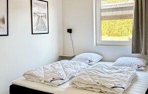 Travel cot, free WiFi - Lovely home in Saltum with sauna (Saltum)
