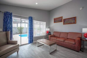 Téléviseur, foyer, jeux vidéo, livres