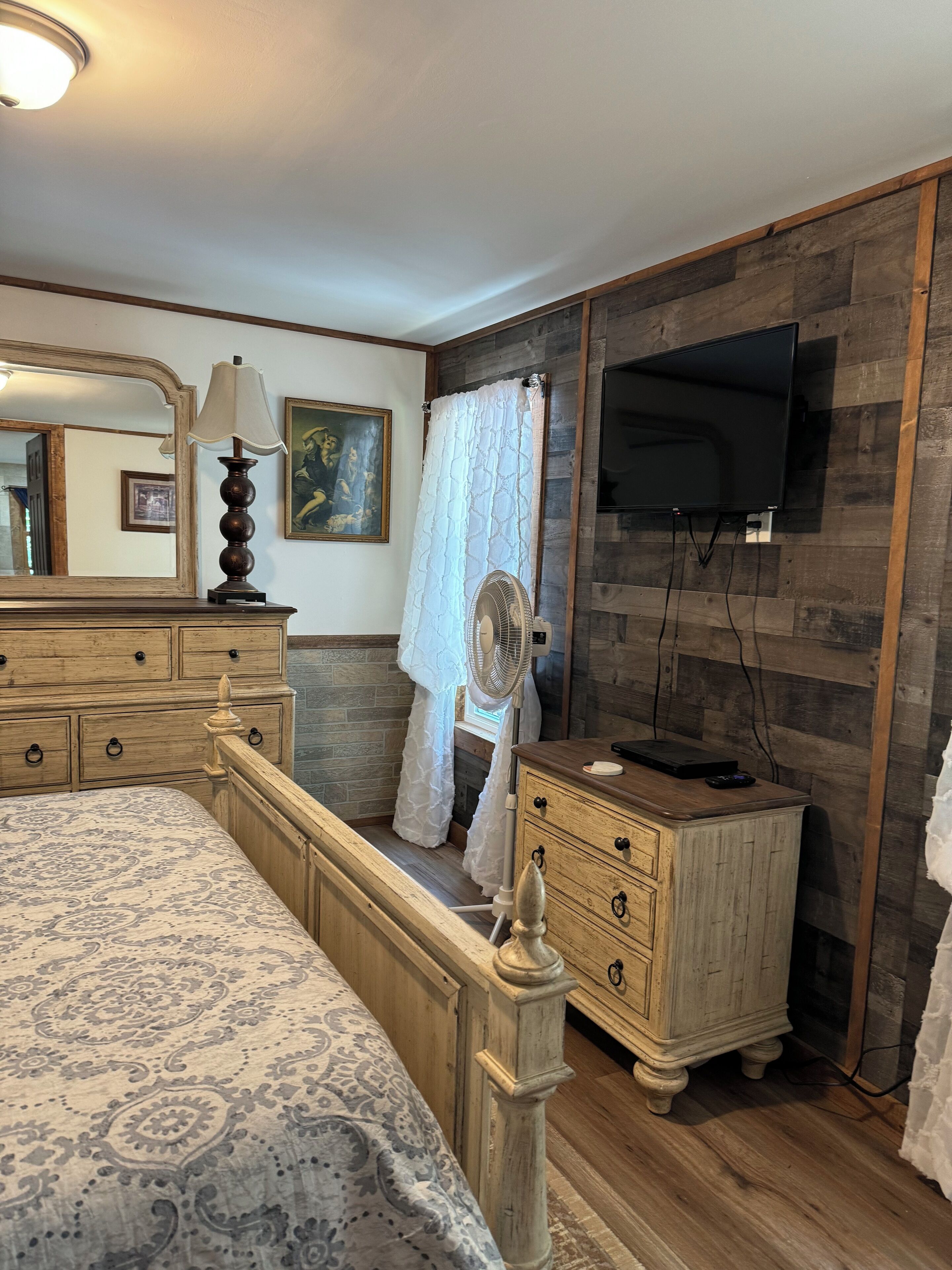 2 bedrooms, iron/ironing board, free WiFi, bed sheets