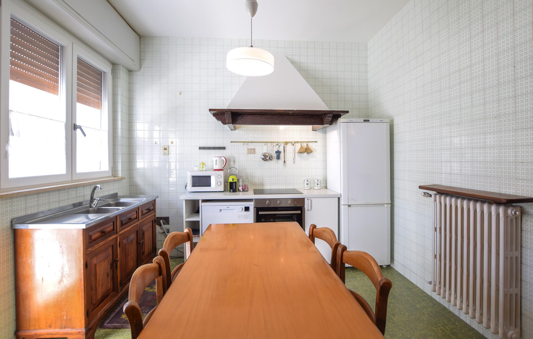 Fridge, oven, dishwasher