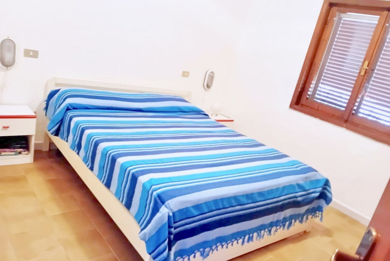 2 chambres, lit parapluie, draps fournis