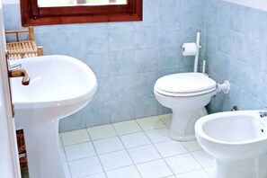 Shower, bidet, toilet paper - Baia Apartments Three-room apartment 6 beds CS/A9 sea view (Marinella)