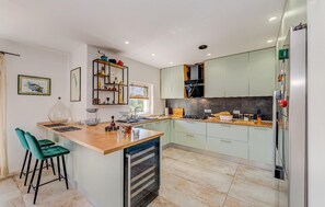 Fridge, oven, coffee/tea maker