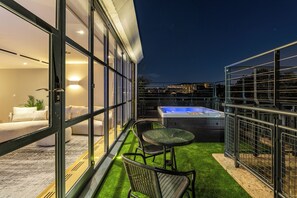 Suite 14 - Four Bedroom Penthouse with Hot Tub | Terrace/patio - AYLI (London)
