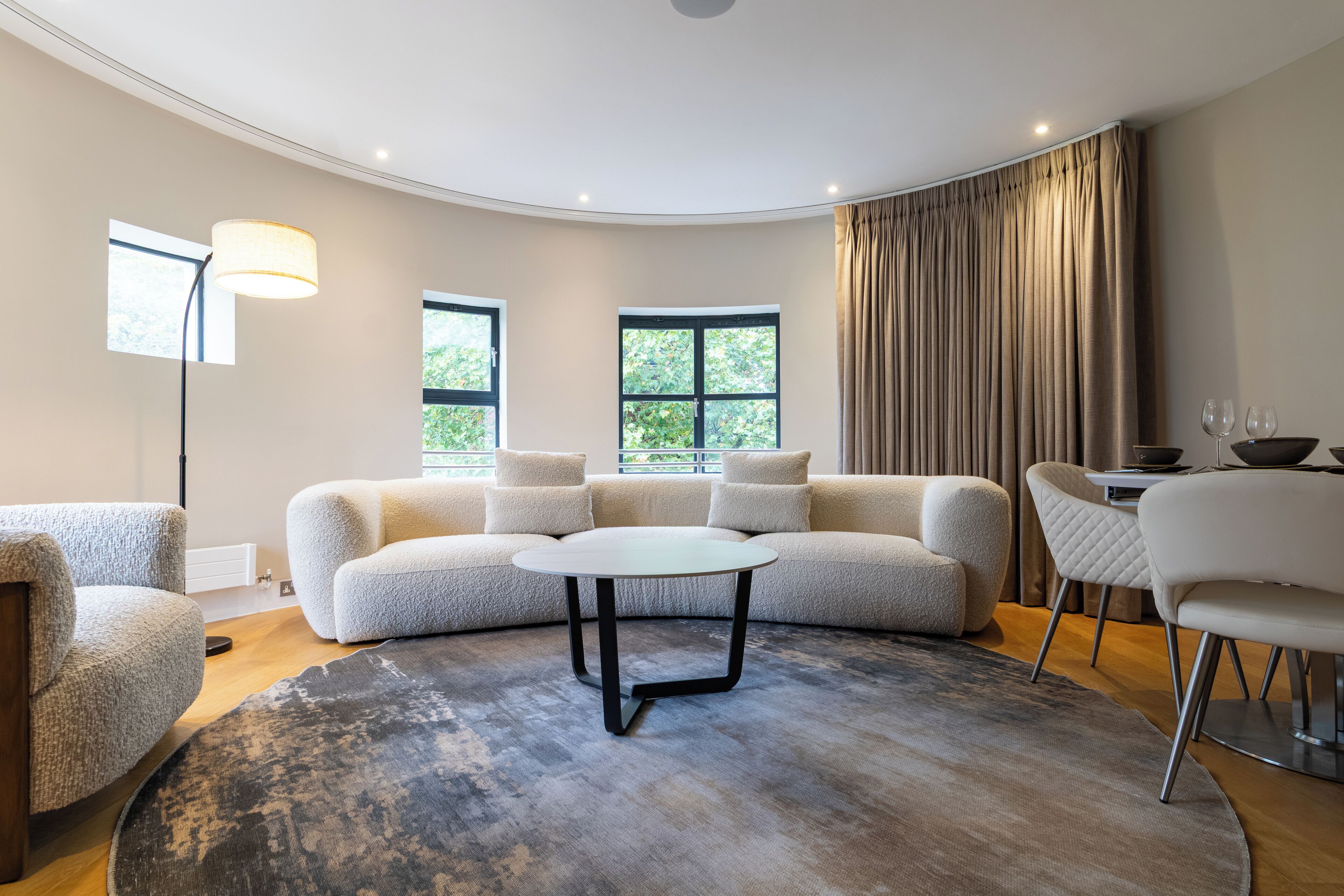 Suite 13 - Two Bedroom Apartment with Balcony | 이집트산 면 시트, 고급 침구, 오리/거위털 이불, 객실 내 금고